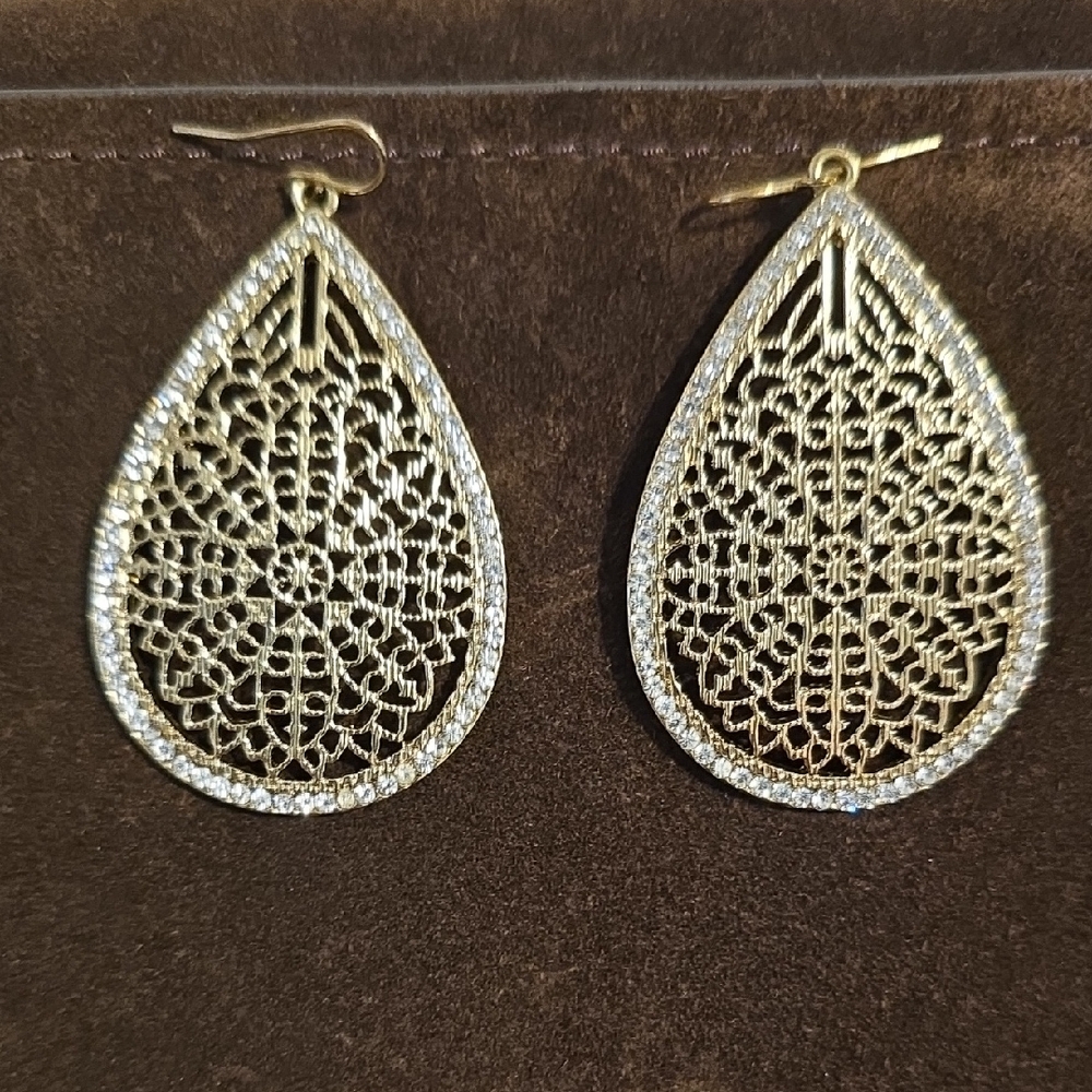Elegant Gold and Silver Filigree Teardrop Earrings